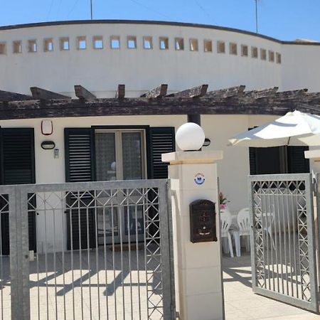 Casa Vacanze Il Sorriso Di Emi Torre Suda Kültér fotó