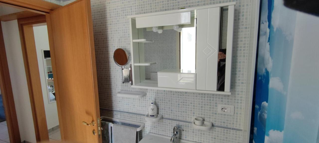 Casa Vacanze Il Sorriso Di Emi Torre Suda Kültér fotó